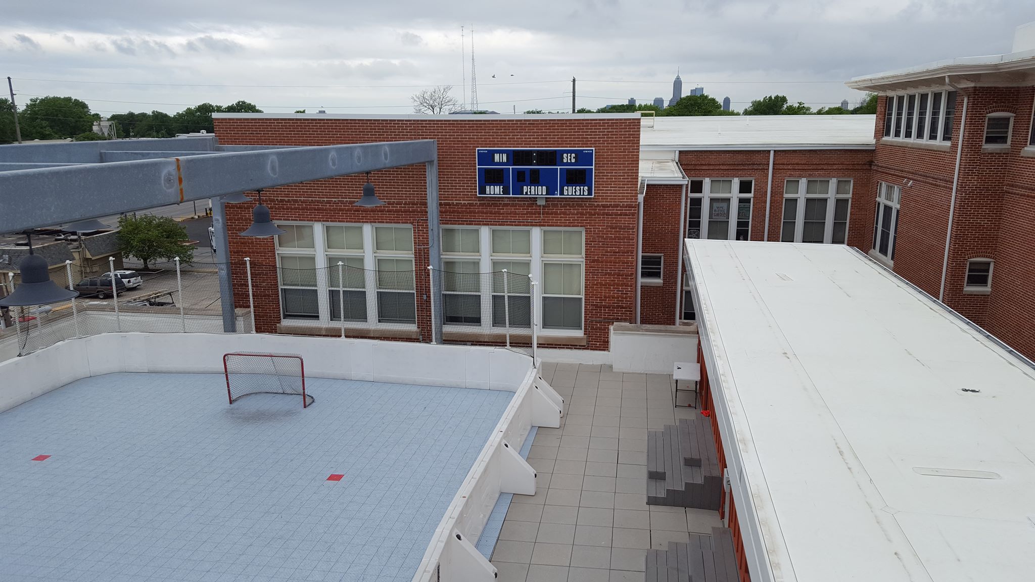 Indy Rooftop Hockey League community on the dek